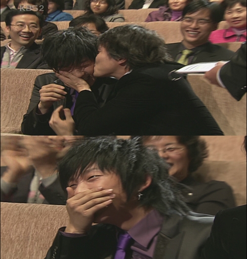 Gam Woosung is kissing Lee Junki